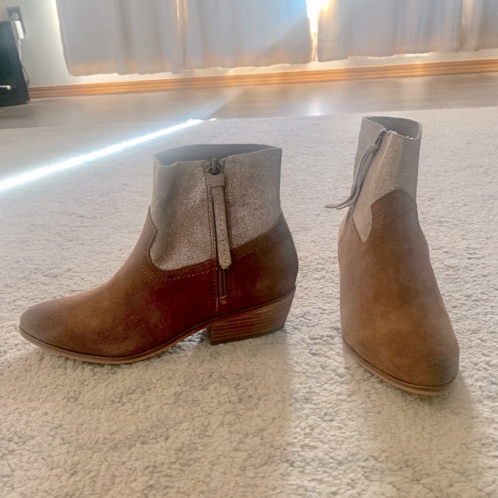 NWT Frye Rubie cognac zip ankle booties